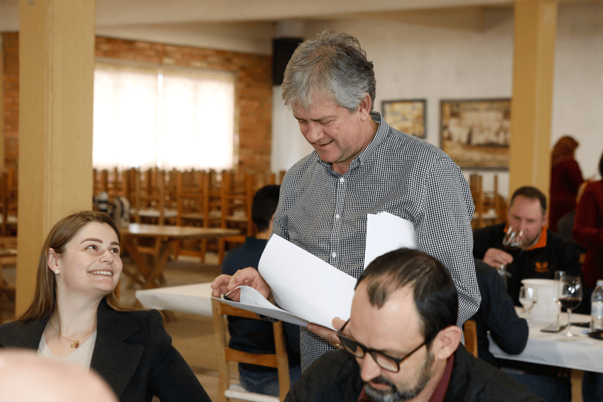 Análise Sensorial reúne 40 avaliadores e 253 amostras para a Seleção de Vinhos de Farroupilha